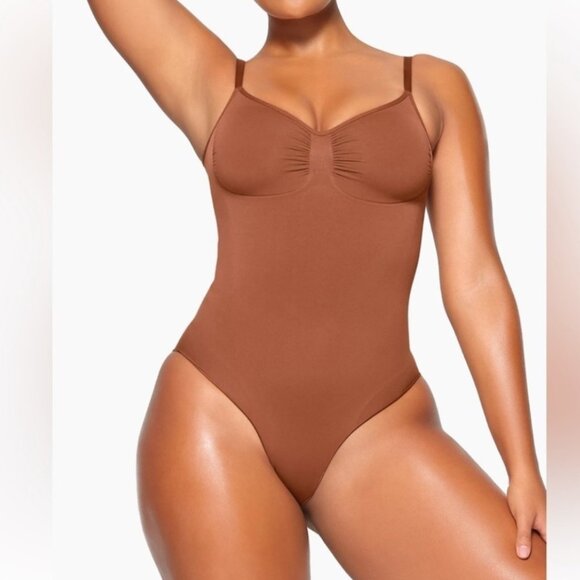 Skims Fits Everybody Sculpt Thong Bodysuit - Picture 1 of 6